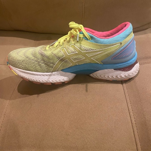 ASICS Gel Nimbus 22-Size 7.5 - Picture 4 of 9